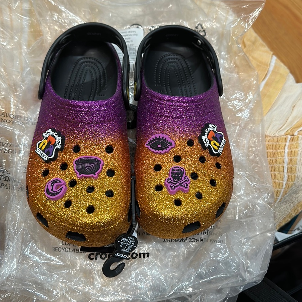 Crocs hocus pocus